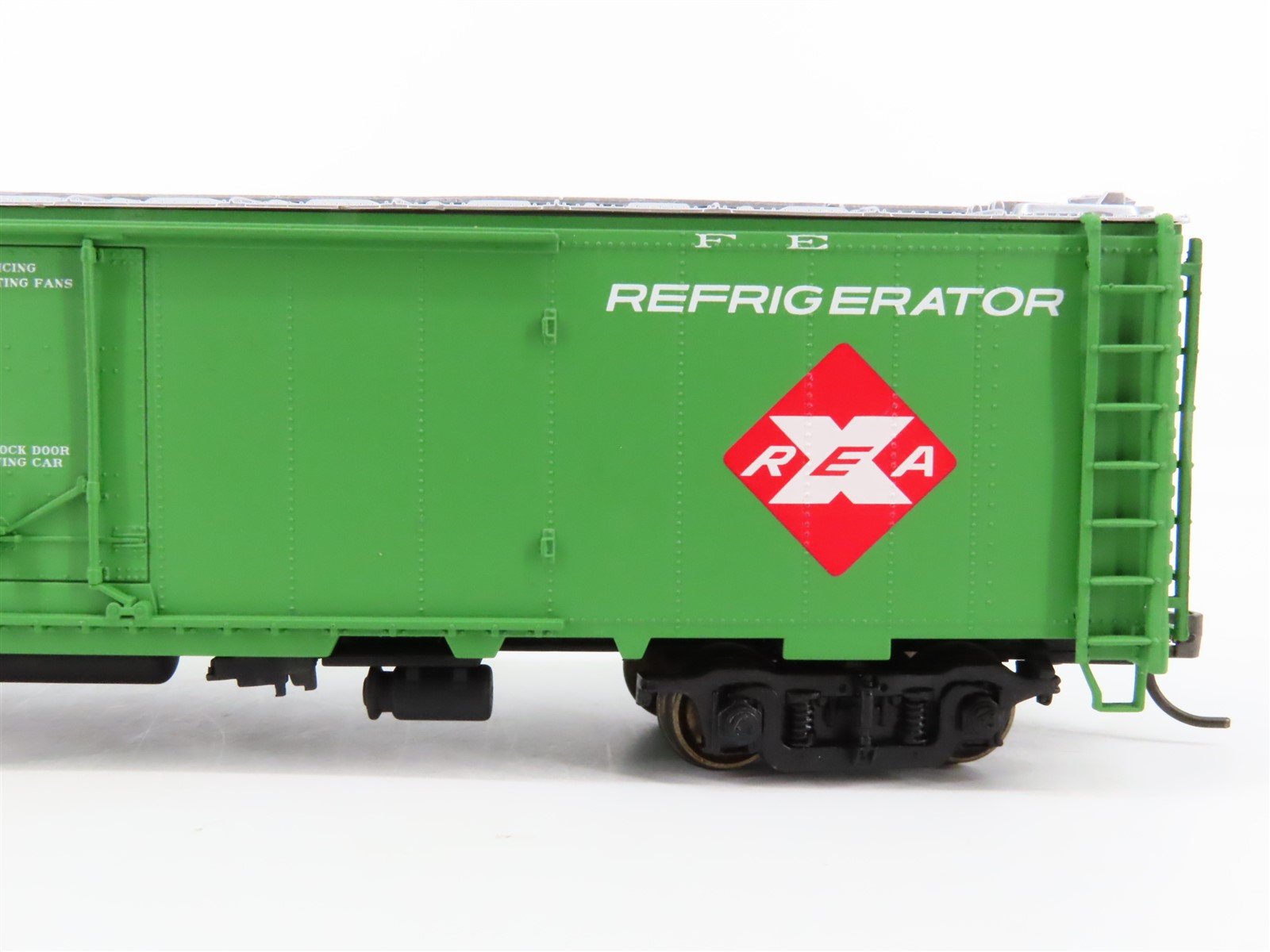 HO Scale Walthers 932-6244 REX ATSF Santa Fe Railroad 50' REA Express Reefer