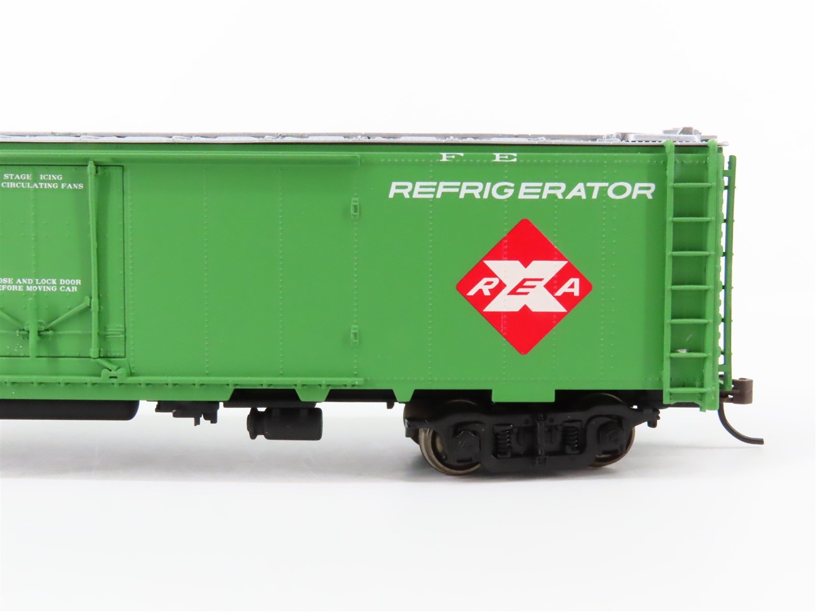 HO Scale Walthers 932-6244 REX ATSF Santa Fe Railroad 50' REA Express Reefer