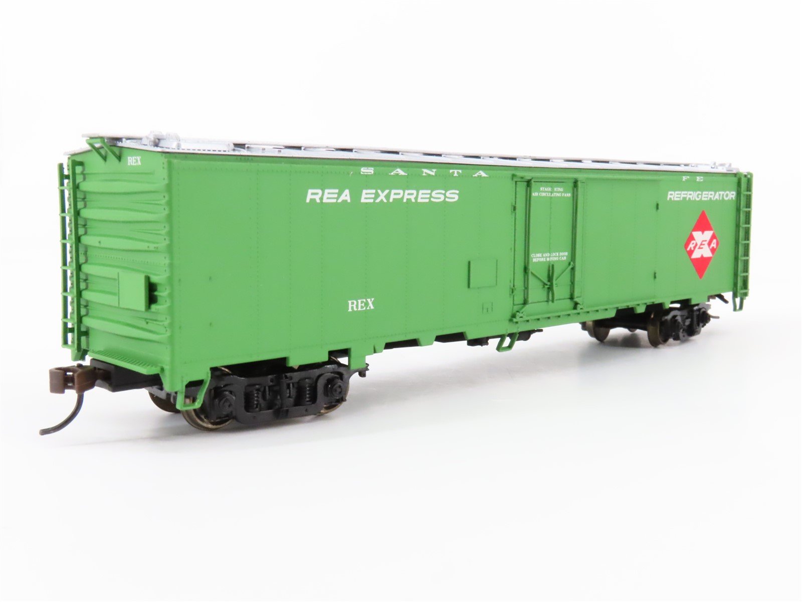 HO Scale Walthers 932-6244 REX ATSF Santa Fe Railroad 50' REA Express Reefer