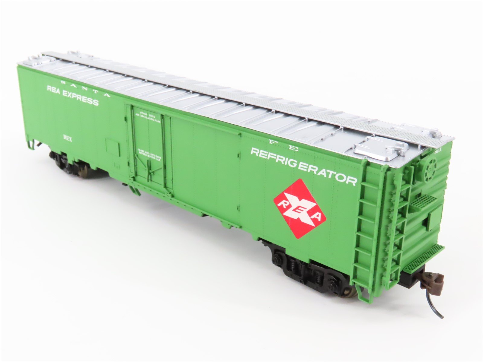 HO Scale Walthers 932-6244 REX ATSF Santa Fe Railroad 50' REA Express Reefer