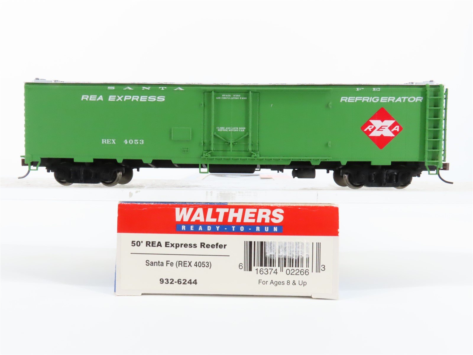 HO Scale Walthers 932-6244 REX ATSF Santa Fe 50' REA Express Reefer #4053