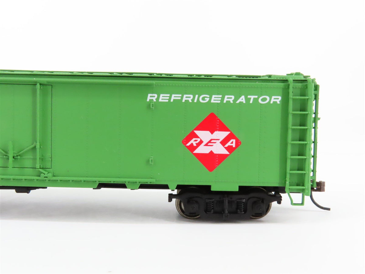 HO Scale Walthers 932-6243 REX REA Railway Express Agency 50&#39; Reefer #7625