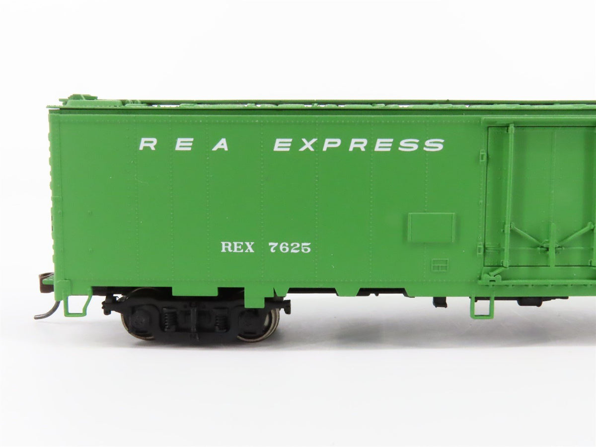 HO Scale Walthers 932-6243 REX REA Railway Express Agency 50&#39; Reefer #7625