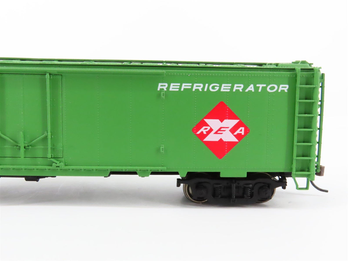 HO Scale Walthers 932-6243 REX REA Railway Express Agency 50&#39; Reefer #7625