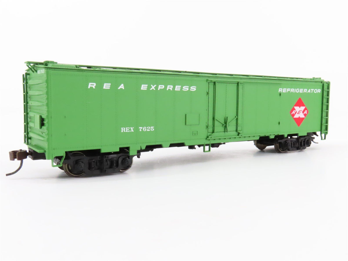 HO Scale Walthers 932-6243 REX REA Railway Express Agency 50&#39; Reefer #7625