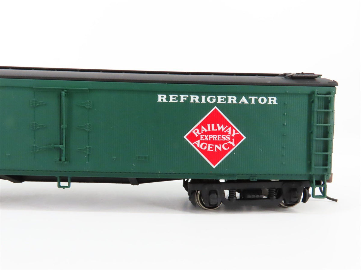 HO Scale Walthers 932-5471 REX REA Railway Express Agency Wood Reefer #319