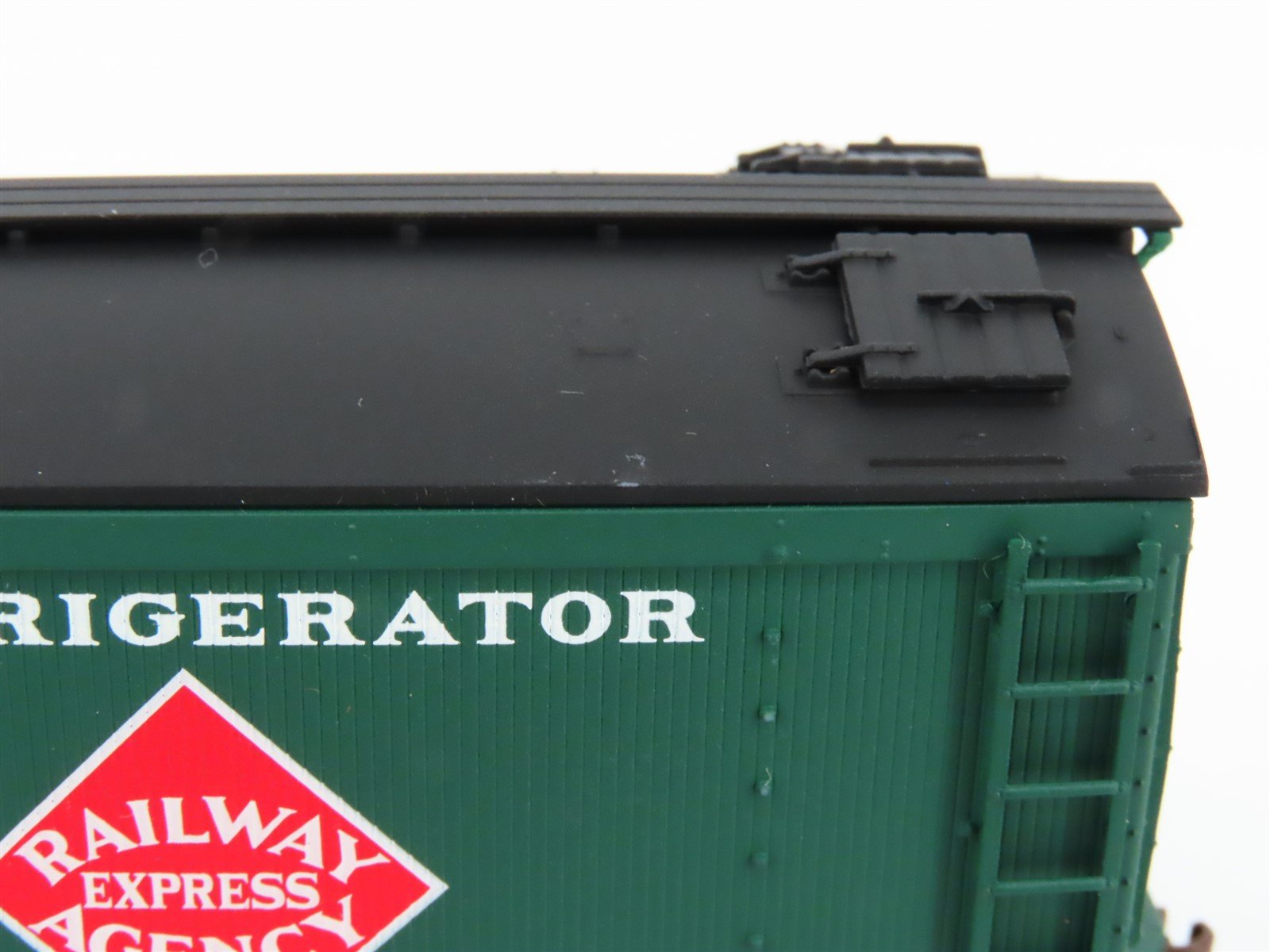 HO Scale Walthers 932-5471 REX REA Railway Express Agency Wood Reefer #319