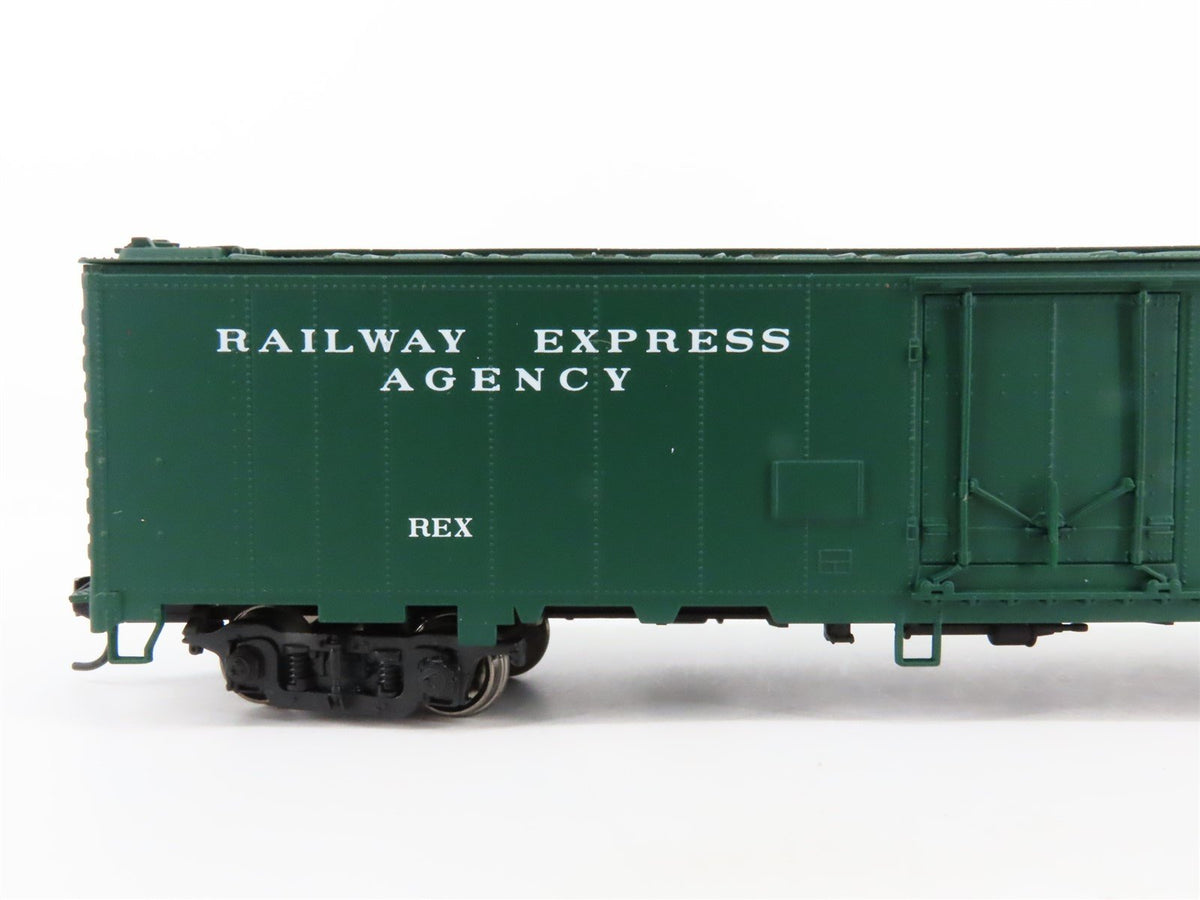 HO Scale Walthers 932-6241 REX REA Railway Express Agency 50&#39; Reefer