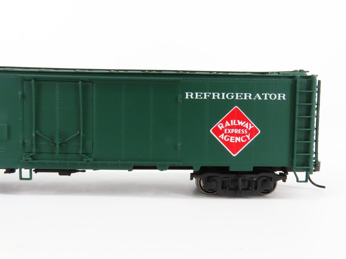 HO Scale Walthers 932-6241 REX REA Railway Express Agency 50&#39; Reefer