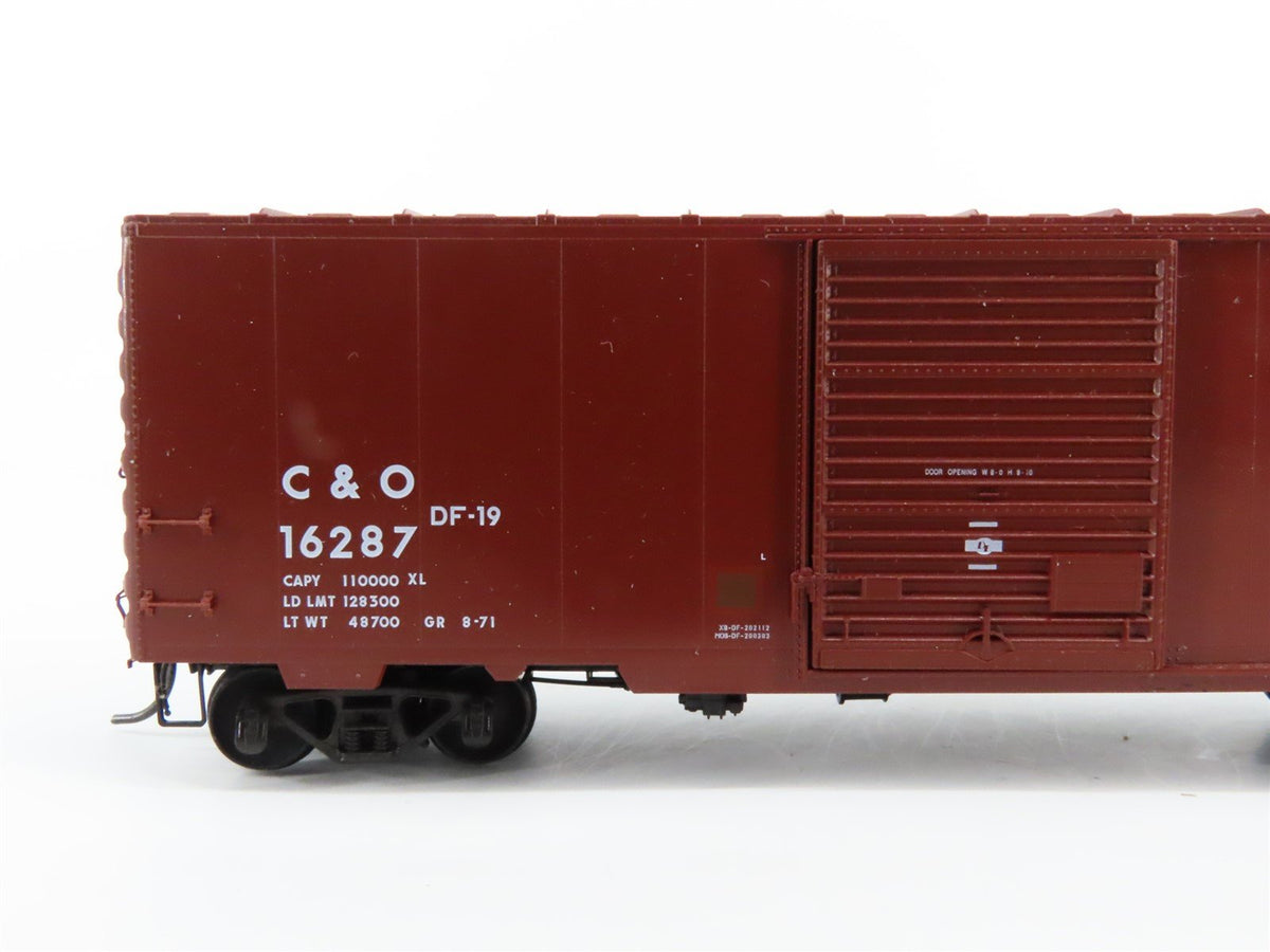 HO Scale Kadee 5017 C&amp;O &quot;Progress&quot; 40&#39; PS-1 Single Door Box Car #16287