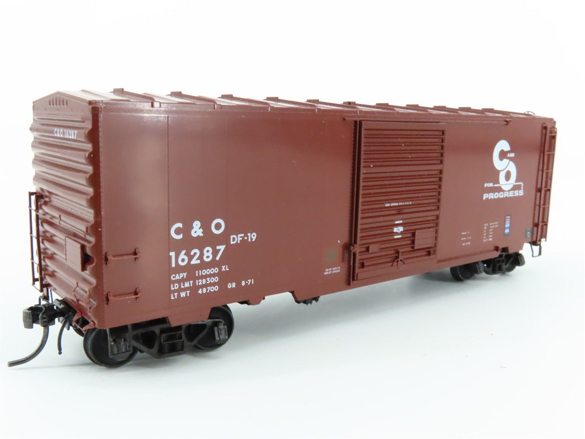 HO Scale Kadee 5017 C&amp;O &quot;Progress&quot; 40&#39; PS-1 Single Door Box Car #16287