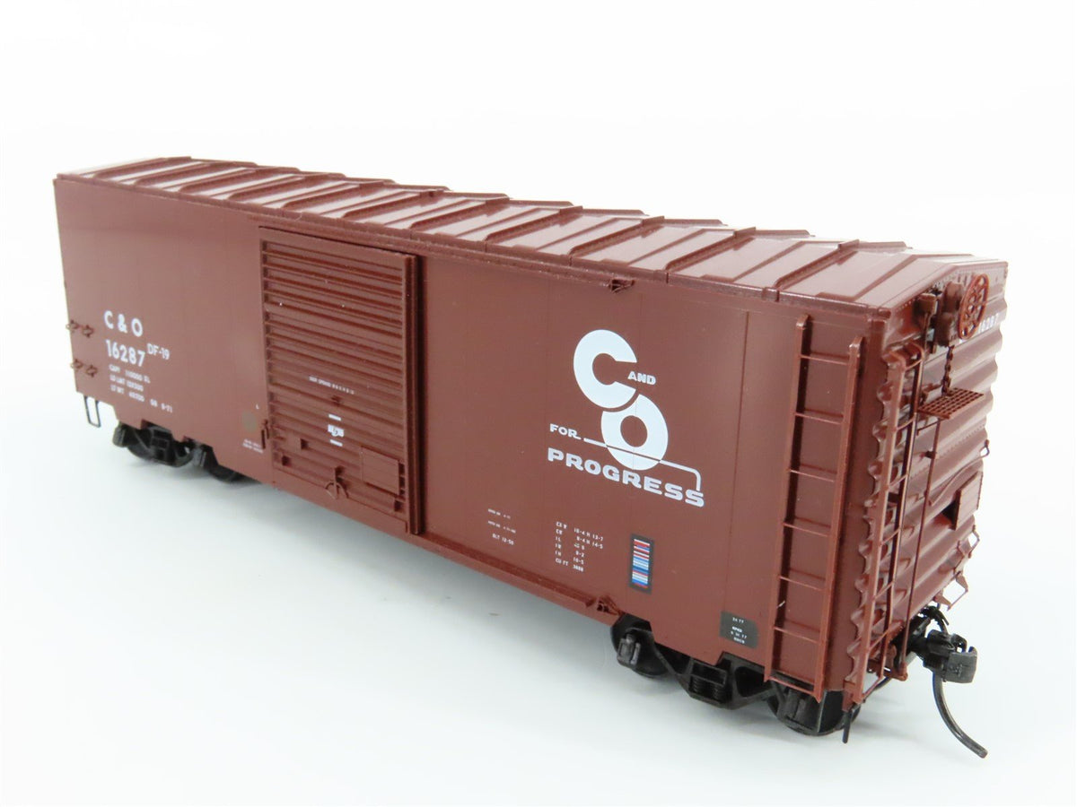 HO Scale Kadee 5017 C&amp;O &quot;Progress&quot; 40&#39; PS-1 Single Door Box Car #16287