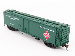 HO Scale Walthers 932-6241 REX REA Railway Express Agency 50' Reefer #7453