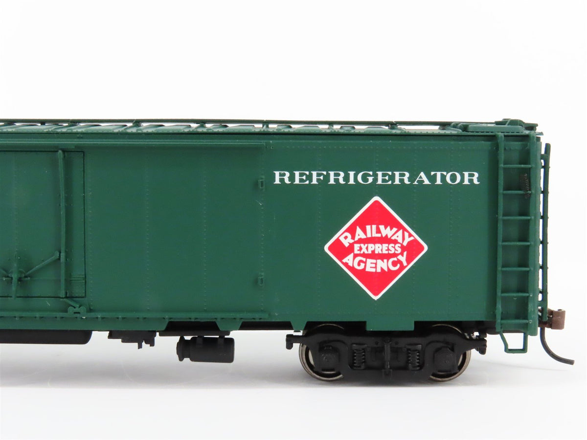 HO Scale Walthers REX REA Railway Express Agency 50&#39; Reefer