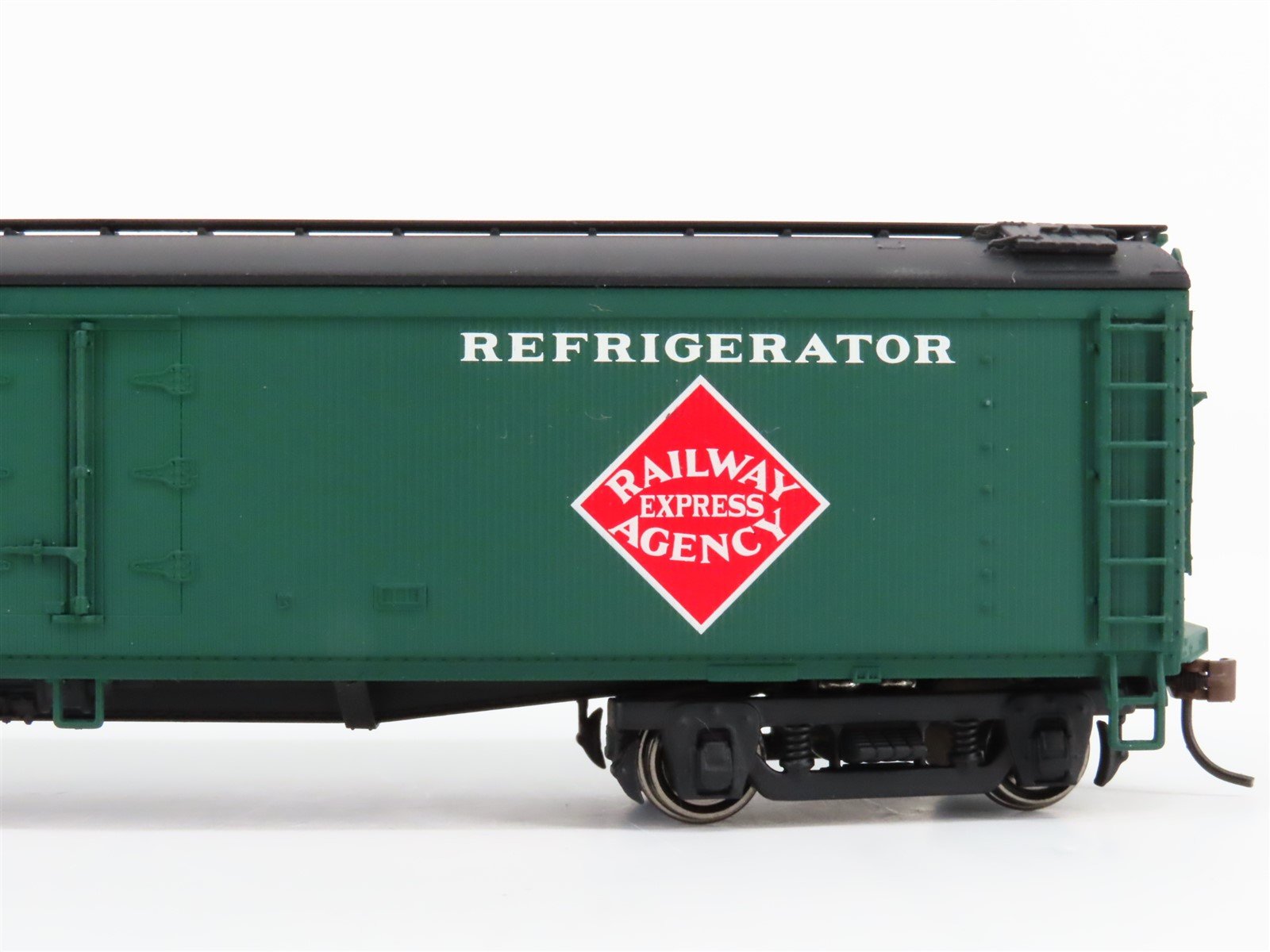 HO Scale Walthers 932-5471 REX REA Railway Express Agency Wood Reefer #319