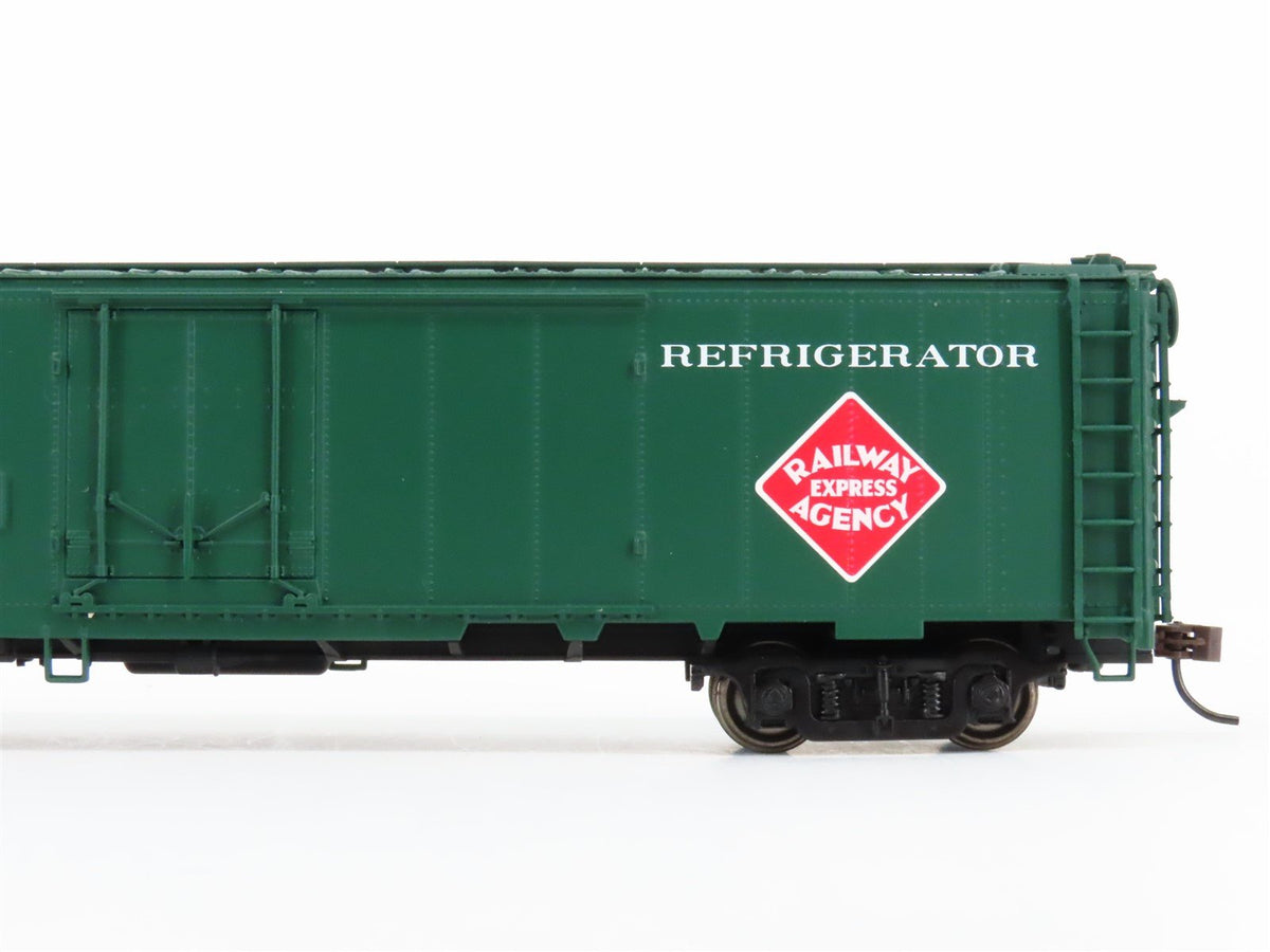 HO Scale Walthers 932-6241 REX REA Railway Express Agency 50&#39; Reefer