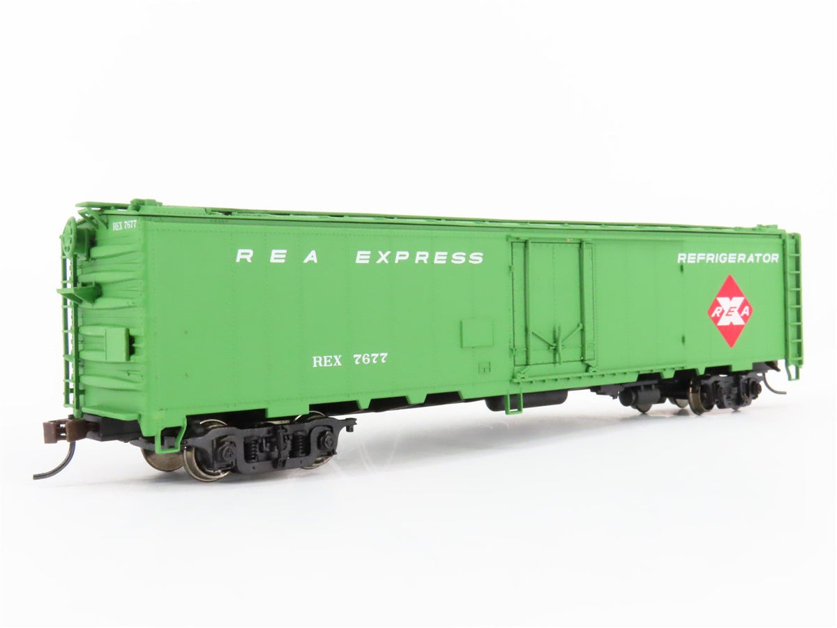 HO Scale Walthers 932-6240 Series REX REA Railway Express Agency 50&#39; Reefer 7677