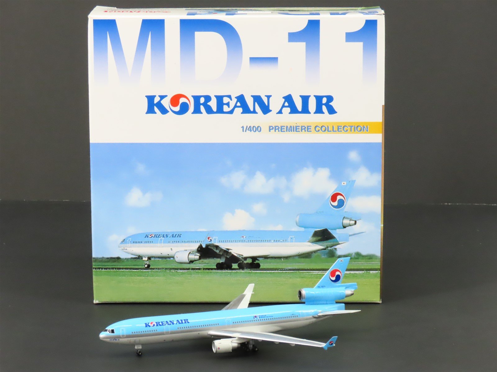 1:400 Dragon Wings 55297 DieCast Korean McDonnell Douglas MD-11 Airliner w/Stand