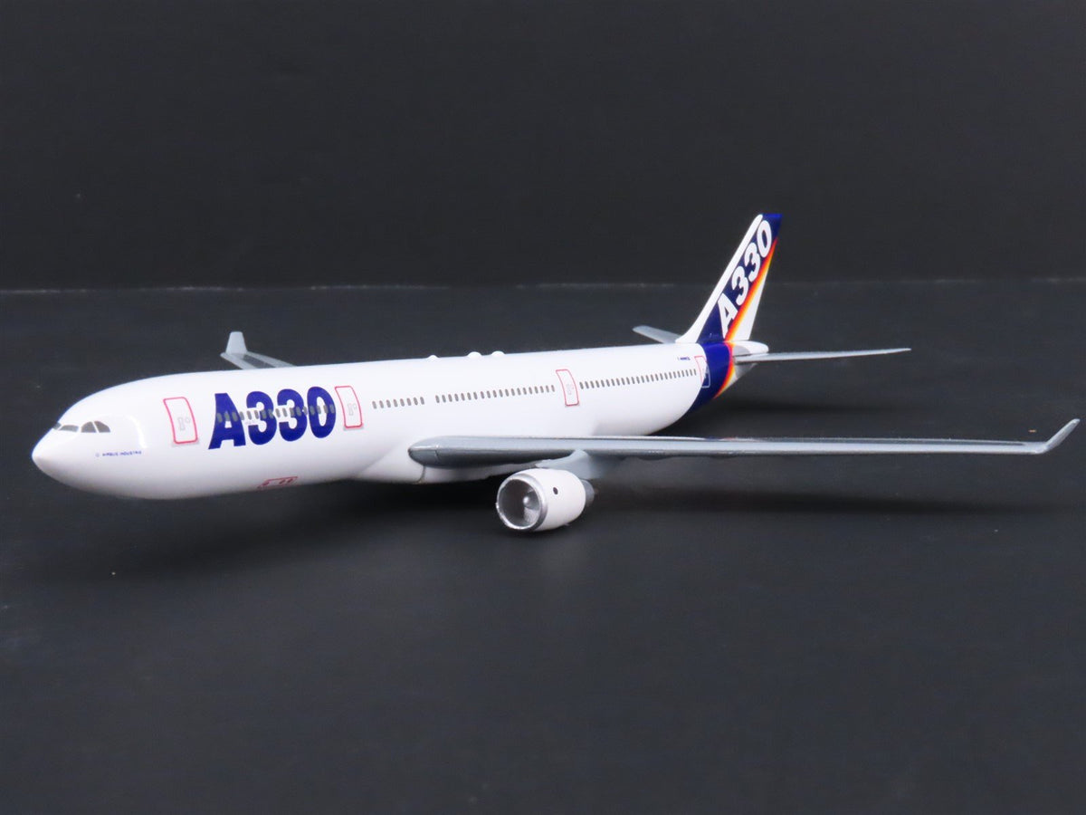 1:400 Dragon Wings 55002 Thai Airbus A330-300 Airliner w/Stand