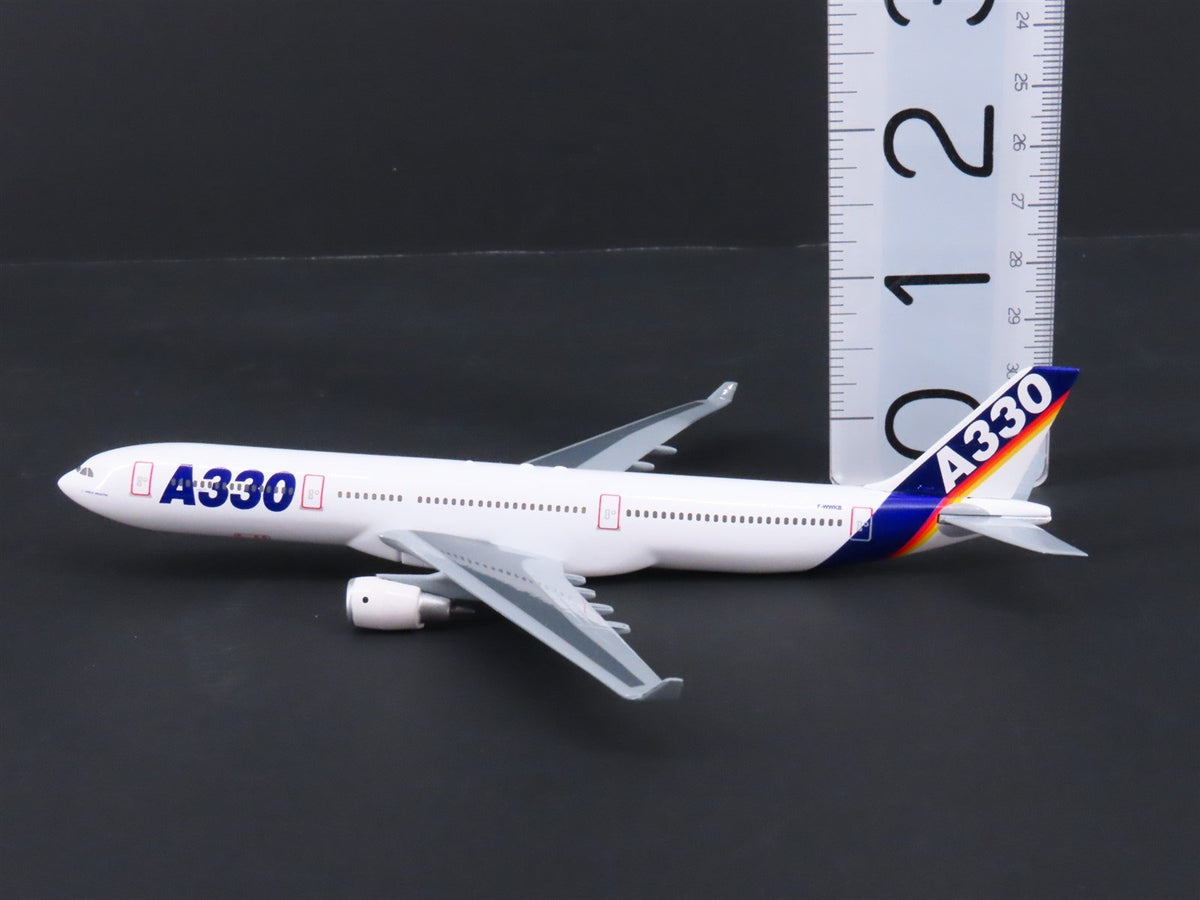 1:400 Dragon Wings 55002 Thai Airbus A330-300 Airliner w/Stand