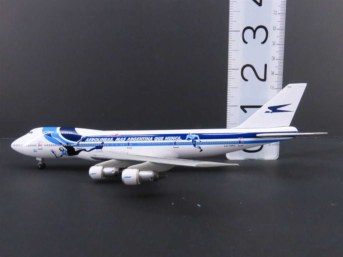 1:400 Dragon Wings 55030 Aerolineas Argentinas Boeing B747-212B Airliner w/Stand