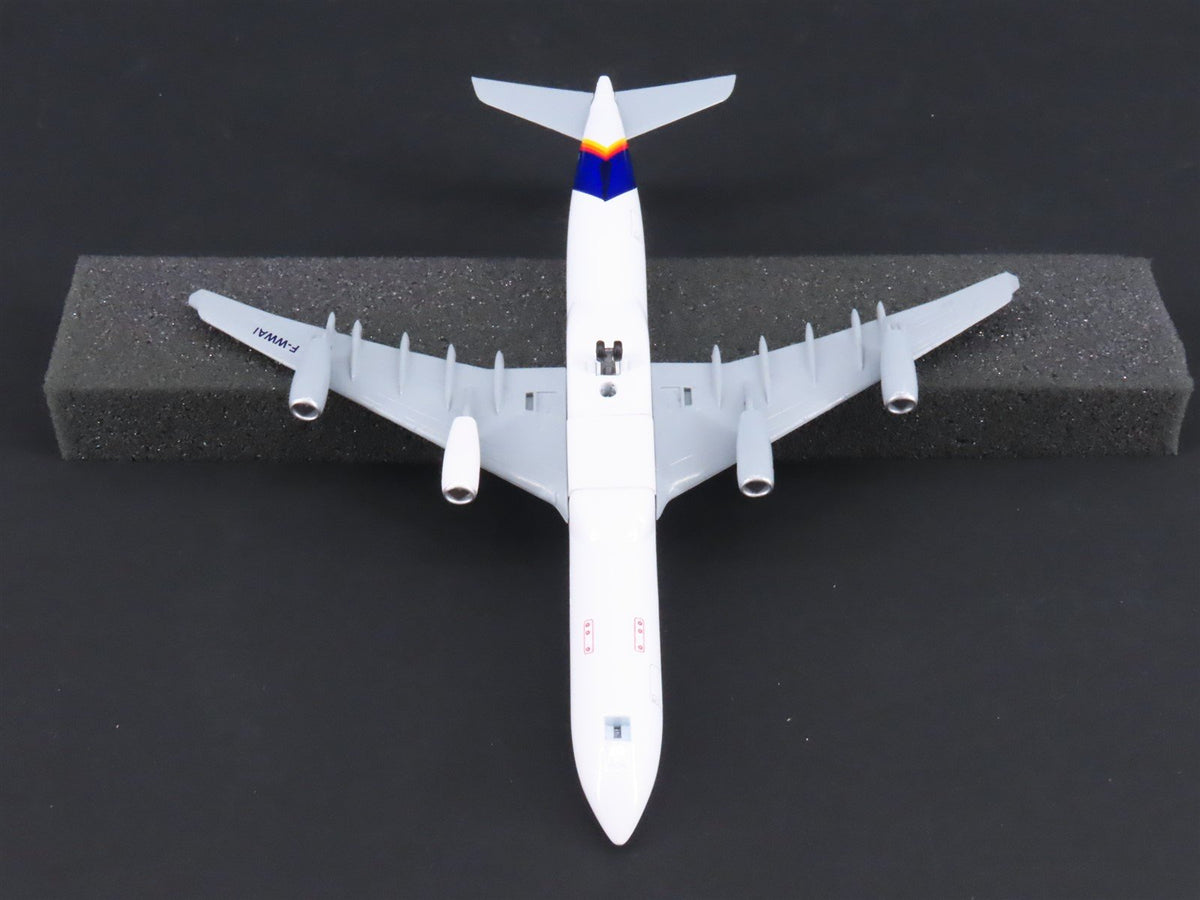 1:400 Dragon Wings 55001 Airbus Industrie A340-300 Airliner w/Stand