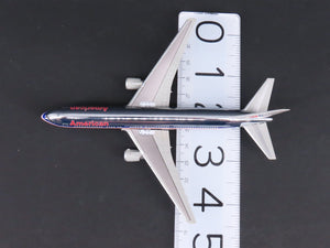 1:400 Dragon Wings 55157 American Airlines Boeing B767-323 Airliner w/Stand