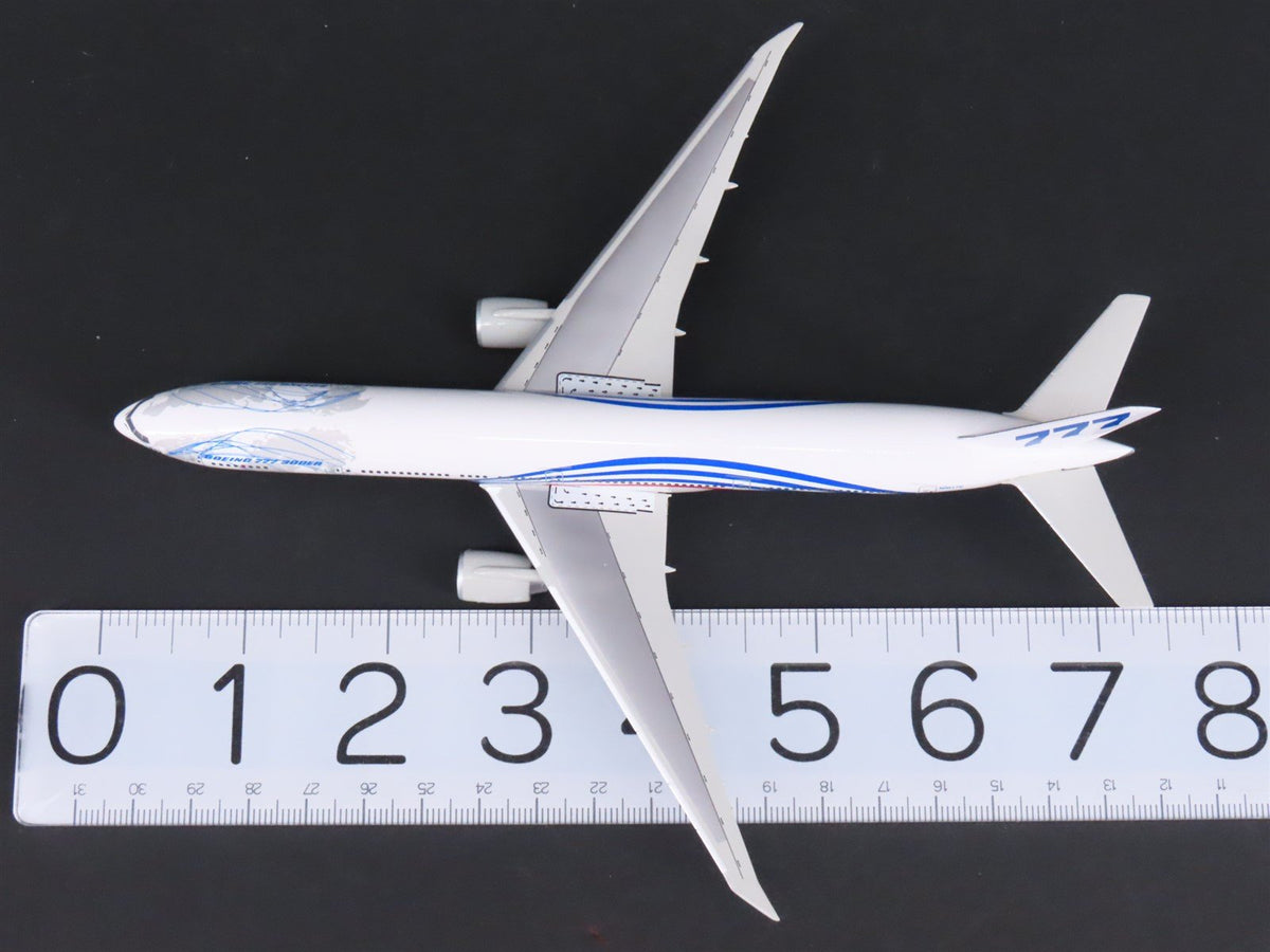 1:400 Dragon Wings JXM143 &quot;Jet-X&quot; United Airlines Boeing B777 Airliner w/Stand