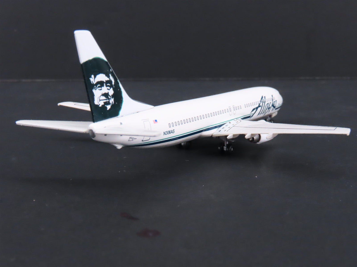 1:400 Dragon Wings JX075 Alaska Airlines Boeing 737-900 Airliner wStand