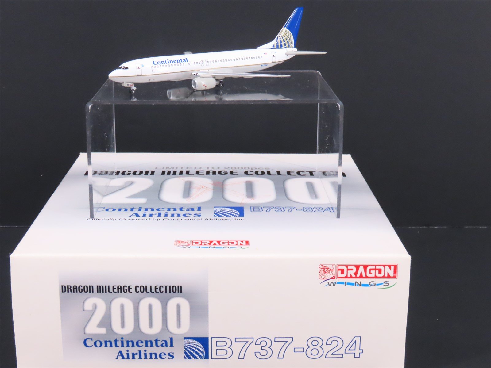 1:400 Dragon Wings 55229 Continental Airlines B737-824 Airliner w/Stand