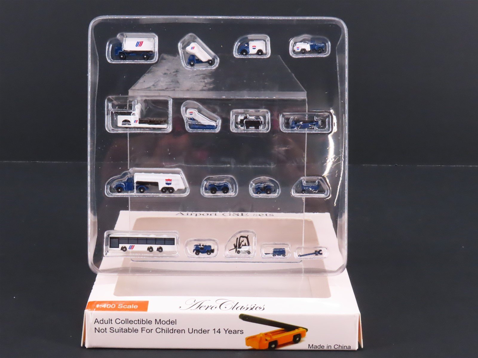 1:400 Aero Classics United Airport GSE (Ground Support Equipment) 17-Piece Set