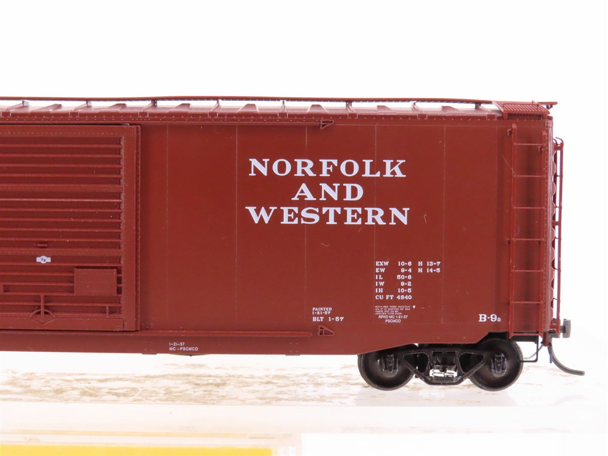 HO Scale Kadee 6016 N&amp;W Norfolk &amp; Western 50&#39; Single Door Box Car #54818