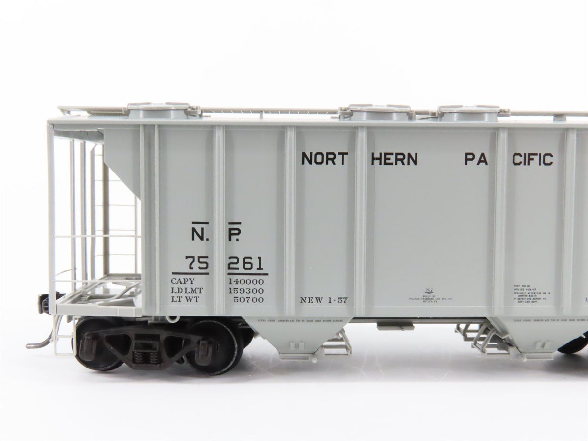 HO Scale Kadee 8338 NP Northern Pacific Railroad 2-Bay Covered Hopper #75261