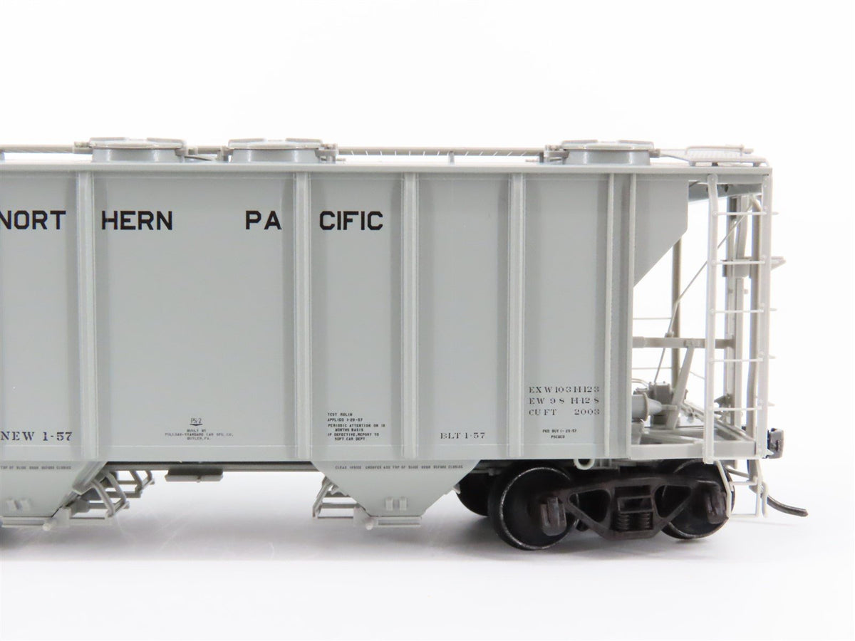 HO Scale Kadee 8338 NP Northern Pacific Railroad 2-Bay Covered Hopper #75261