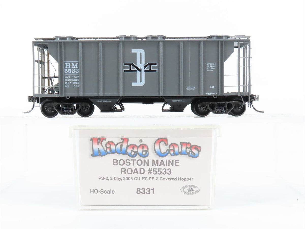 HO Scale Kadee 8331 BM Boston &amp; Maine Railroad 2-Bay Covered Hopper #5533