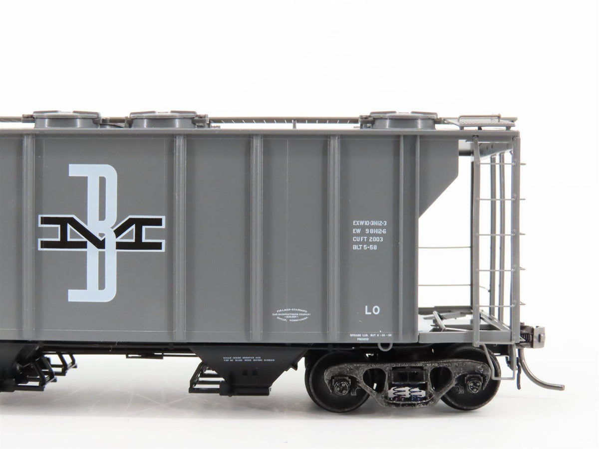 HO Scale Kadee 8331 BM Boston &amp; Maine Railroad 2-Bay Covered Hopper #5533