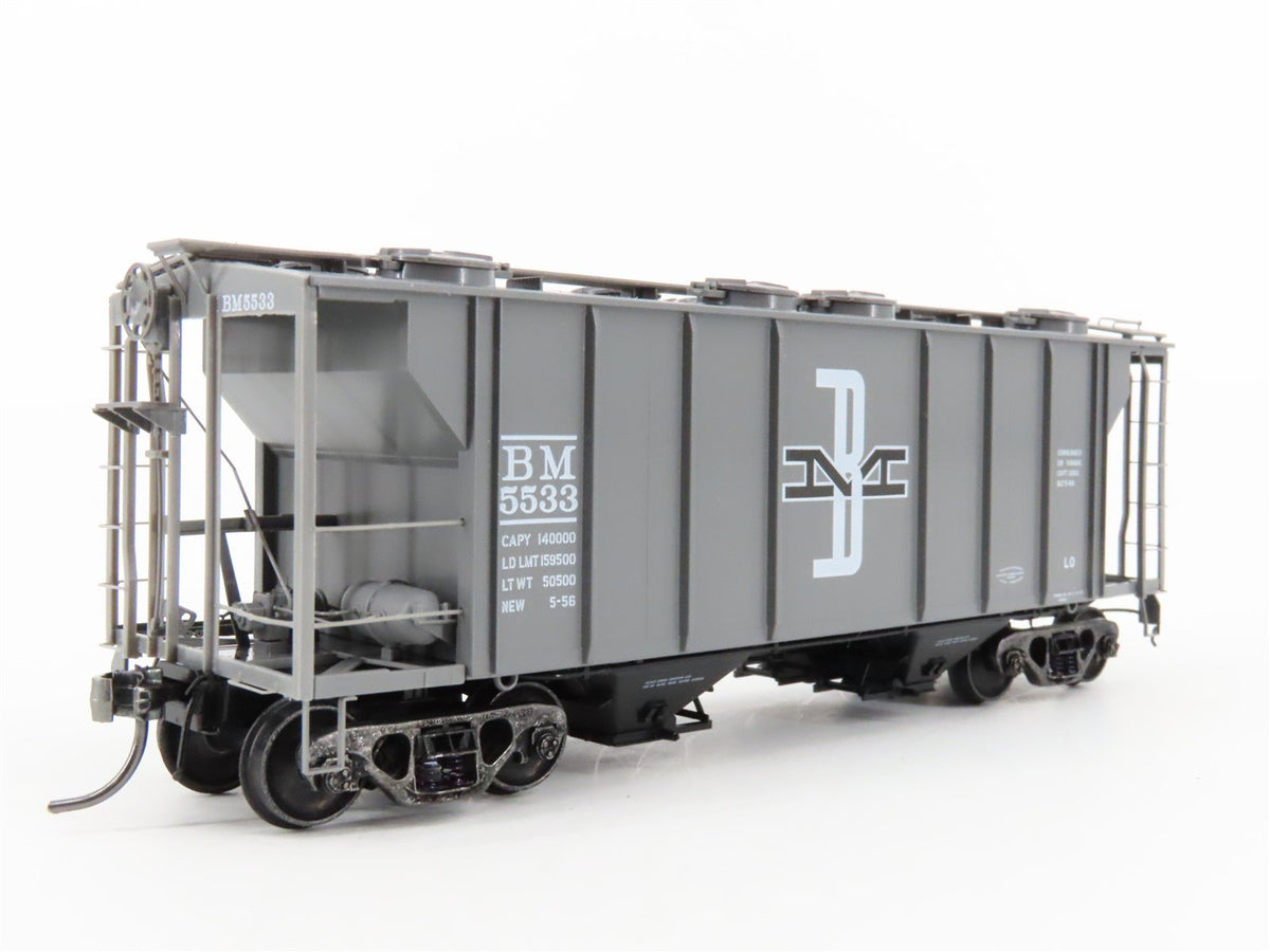 HO Scale Kadee 8331 BM Boston &amp; Maine Railroad 2-Bay Covered Hopper #5533