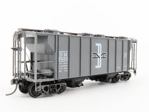 HO Scale Kadee 8331 BM Boston & Maine Railroad 2-Bay Covered Hopper #5533