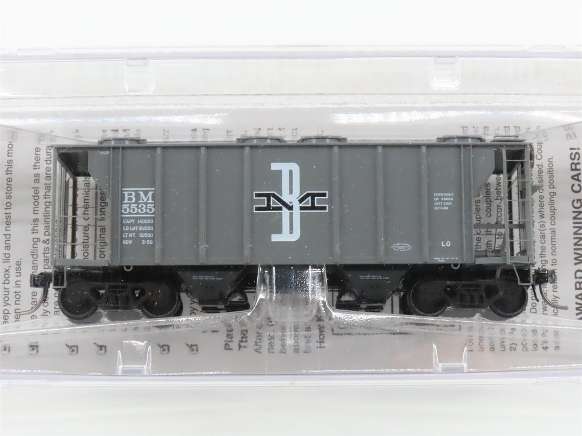 HO Scale Kadee 8342 BM Boston &amp; Maine Railroad 2-Bay Covered Hopper #5535