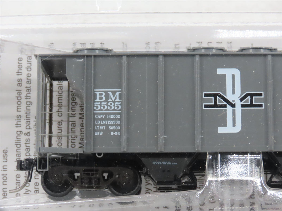 HO Scale Kadee 8342 BM Boston &amp; Maine Railroad 2-Bay Covered Hopper #5535