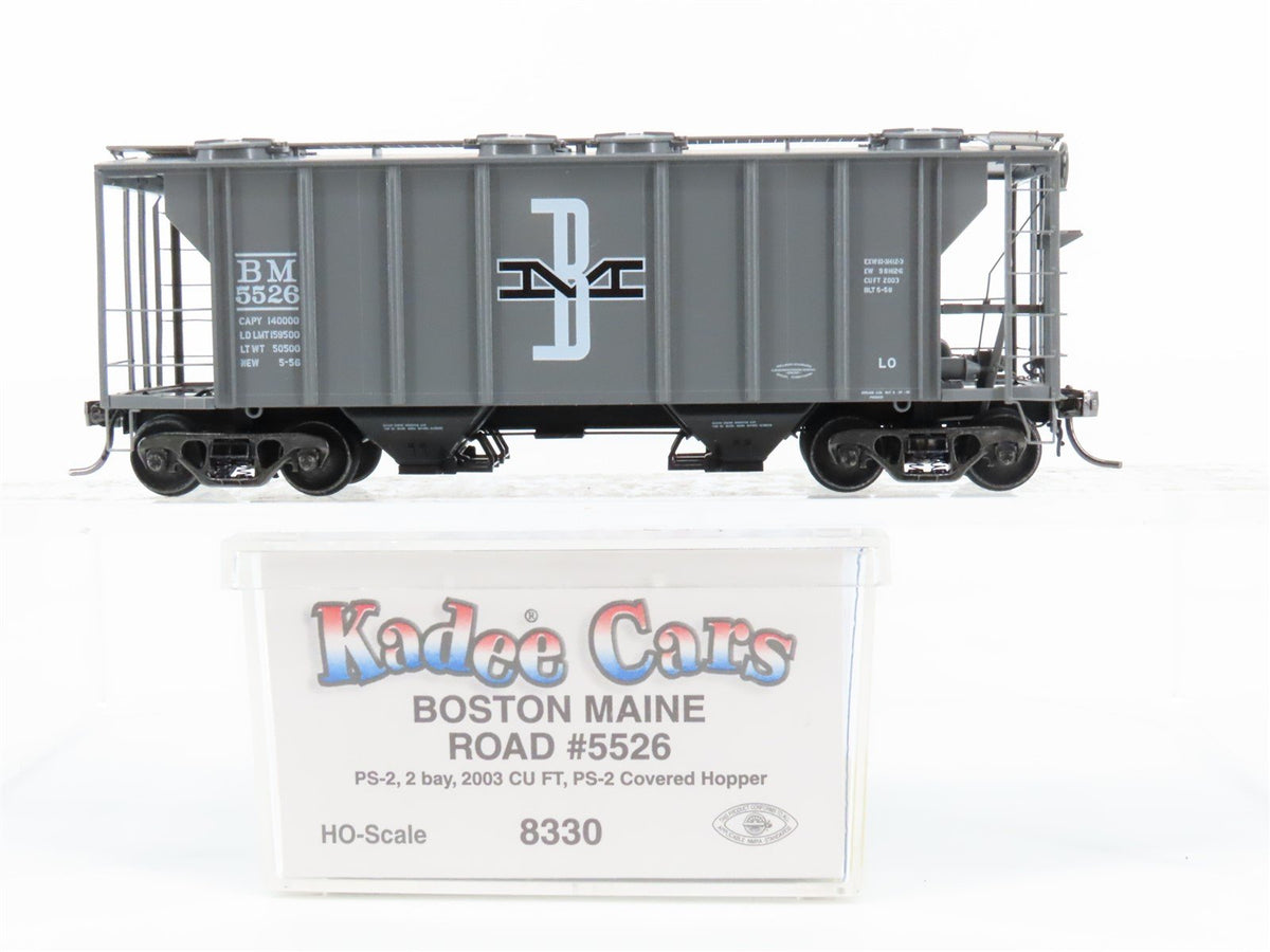 HO Scale Kadee 8330 BM Boston &amp; Maine Railroad 2-Bay Covered Hopper #5526