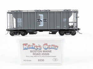 HO Scale Kadee 8330 BM Boston & Maine Railroad 2-Bay Covered Hopper #5526