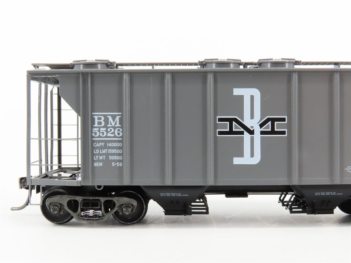 HO Scale Kadee 8330 BM Boston &amp; Maine Railroad 2-Bay Covered Hopper #5526