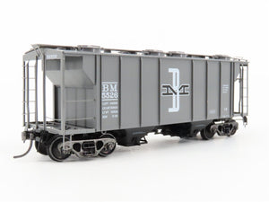 HO Scale Kadee 8330 BM Boston & Maine Railroad 2-Bay Covered Hopper #5526