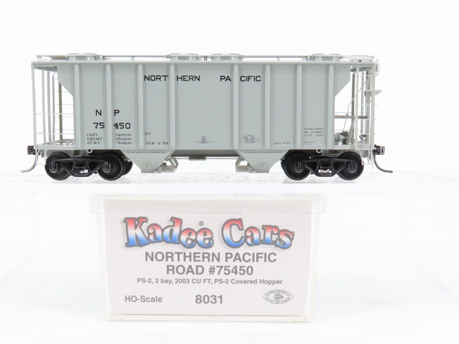 HO Scale Kadee 8031 NP Northern Pacific Railroad 2-Bay Covered Hopper #75450