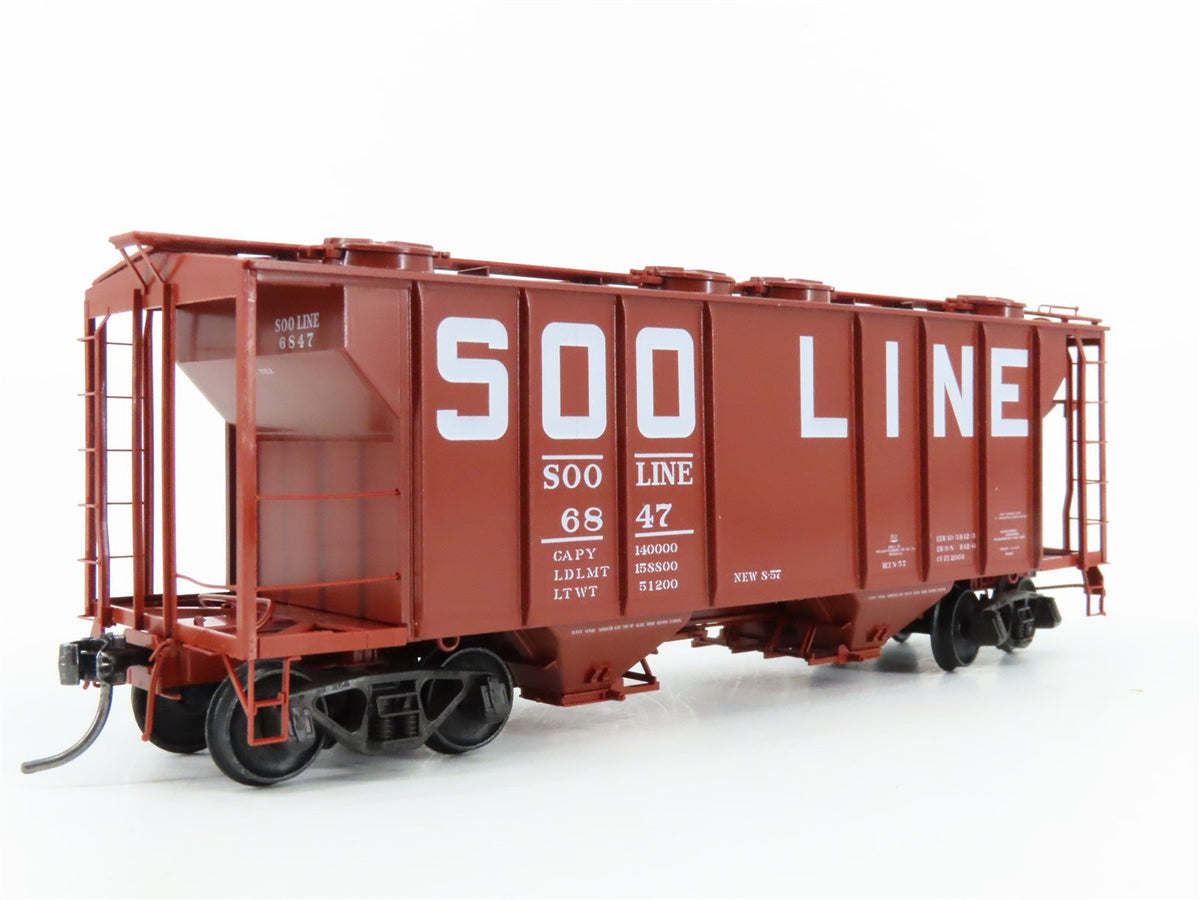 HO Scale Kadee 8044 SOO Line Railroad 2-Bay Covered Hopper #6847