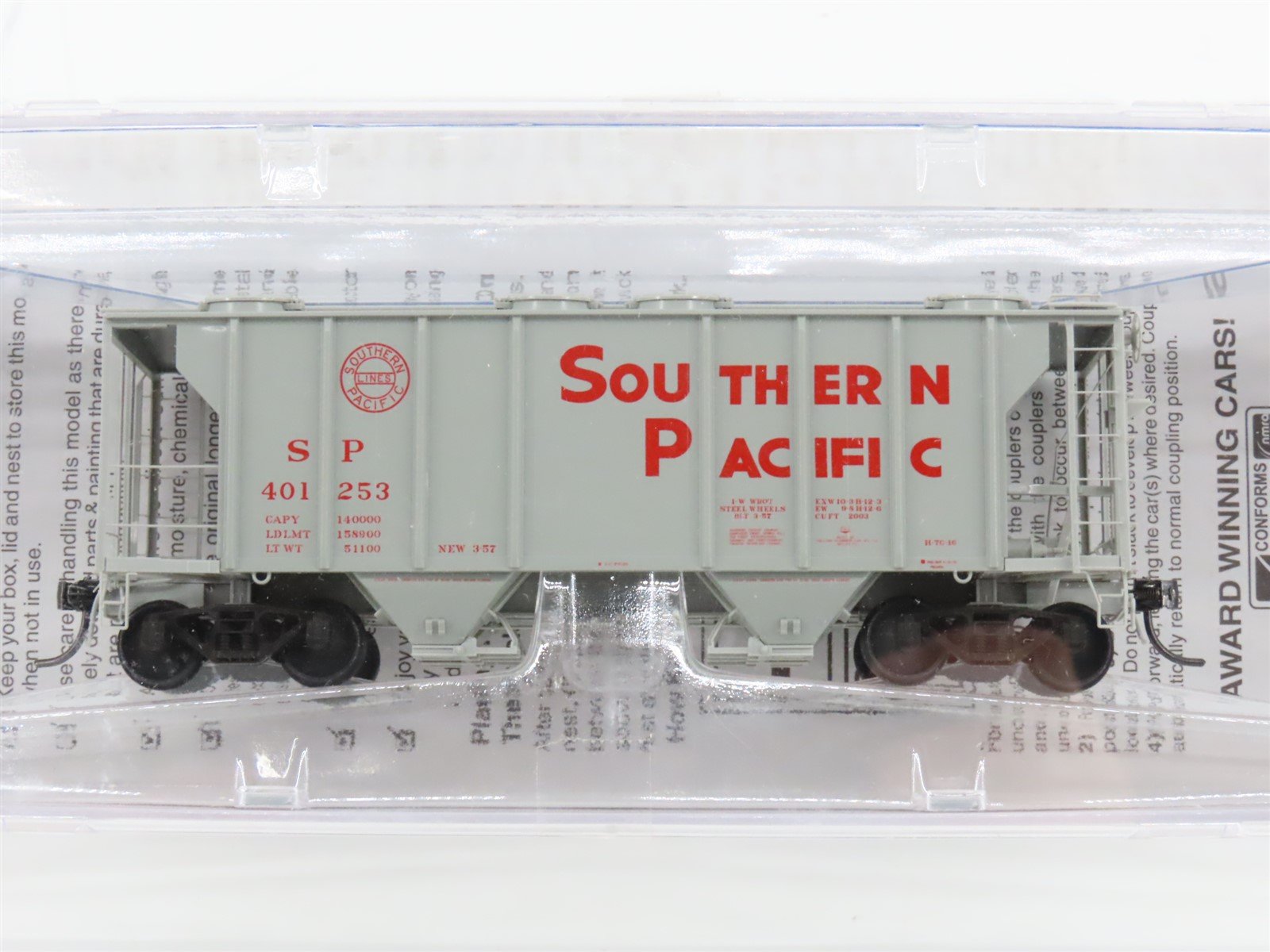 HO Scale Kadee 8046 SP Southern Pacific 2-Bay Covered Hopper #401253 - Sealed