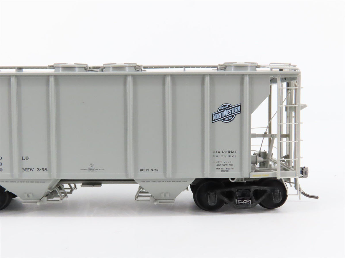 HO Scale Kadee 8215 CNW Chicago North Western 2-Bay Covered Hopper #95330