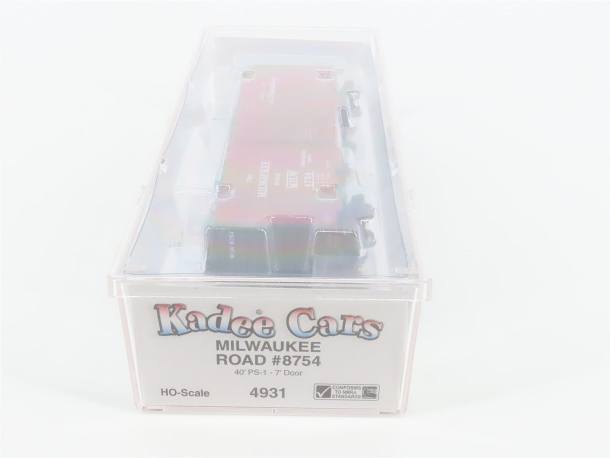 HO Scale Kadee 4931 MILW Milwaukee Road &quot;Hiawatha&quot; 40&#39; Box Car #8754 - Sealed