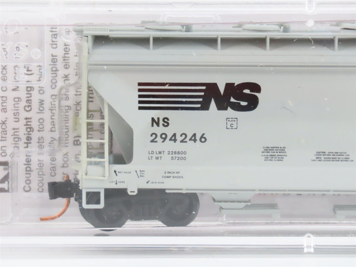 N Micro-Trains MTL 09200240 NS Norfolk Southern 2-Bay Covered Hopper #294246